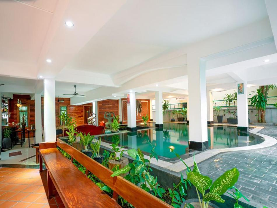 huge pool in rental villa siem reap